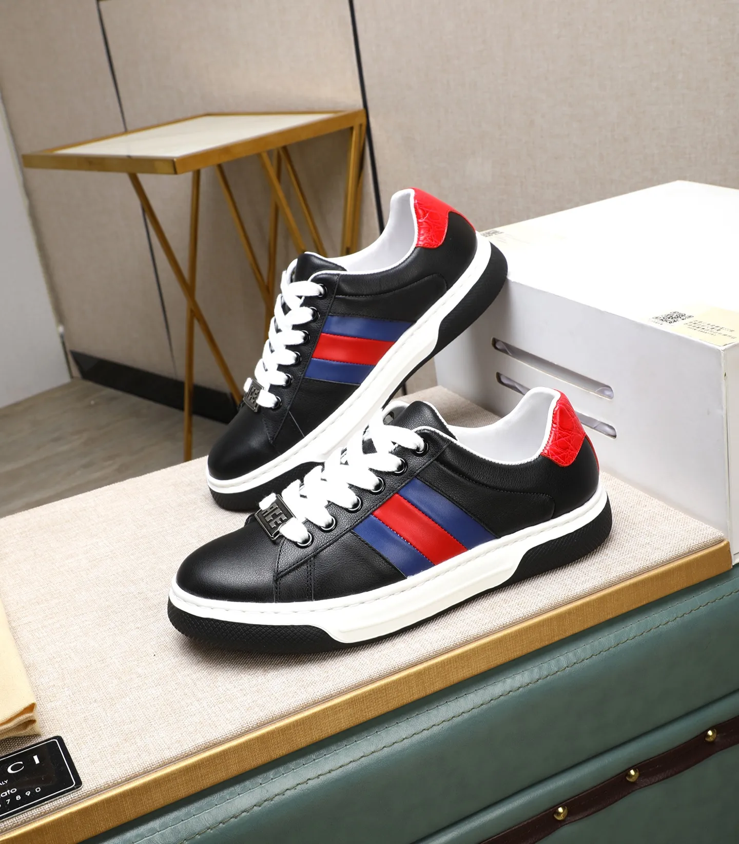 Men's clothing and shoes 💰500 (Gucci) The latest 🎁🎁 casual and fashionable men's shoes 👟 from the official website, hot style 💥 style is simple and elegant, exclusive for trendy men. Unique official website latest brand double G elements 👑 original Gucci decoration, fashionable and generous, original material original calfskin, ✅ fully imported first-layer pigskin lining, official website designated wear-resistant, lightweight original rubber casual outsole, counter classic model taken in kind, 38-44 black and white optional
